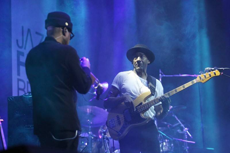 Legendární baskytarista Marcus Miller se představil na festivalu JazzFestBrno, zavzpomínal na Milese Davise