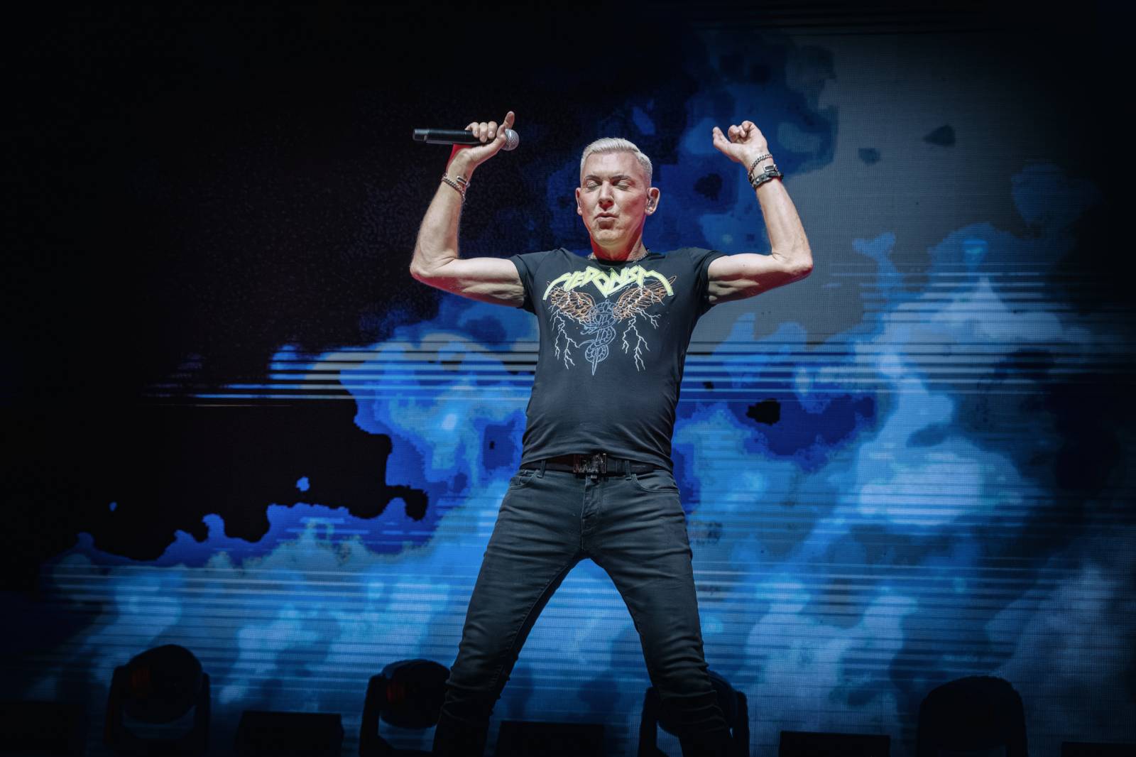 Scooter se po sedmi letech vrátil do Prahy. V doprovodu sexy tanečnic rozpohyboval O2 arenu