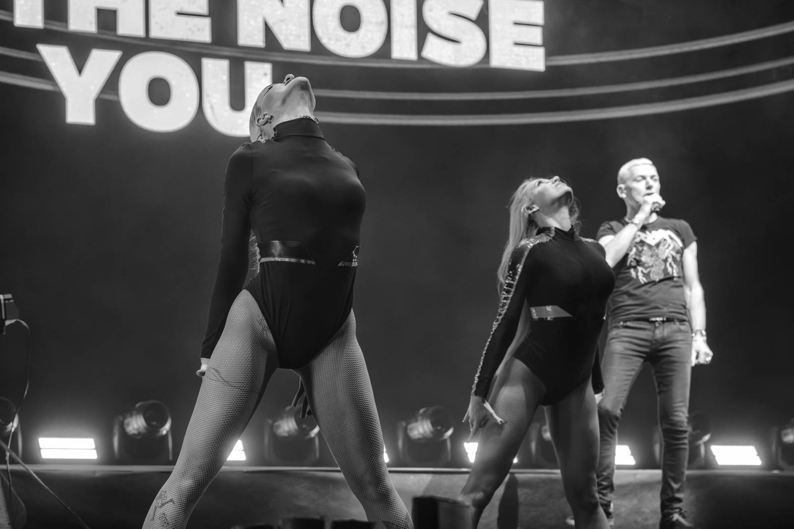 Scooter se po sedmi letech vrátil do Prahy. V doprovodu sexy tanečnic rozpohyboval O2 arenu