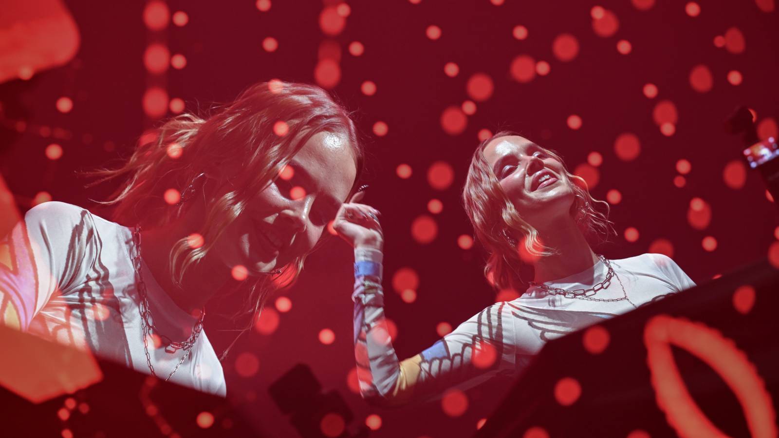 Scooter se po sedmi letech vrátil do Prahy. V doprovodu sexy tanečnic rozpohyboval O2 arenu