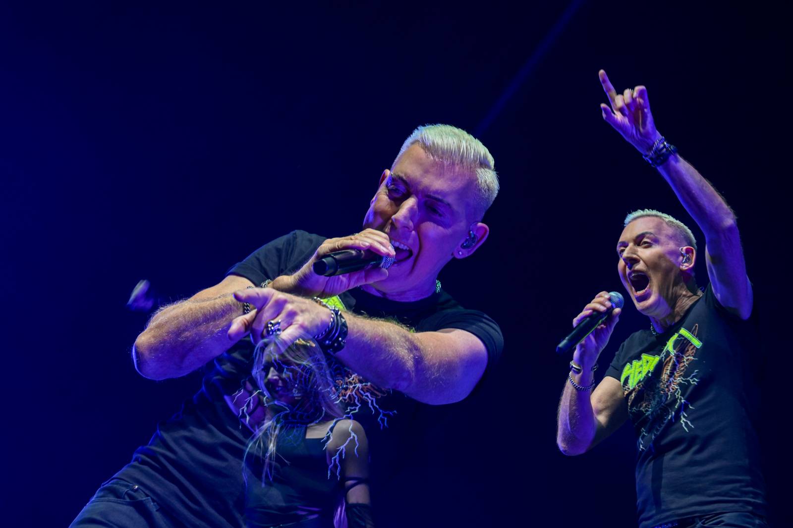 Scooter se po sedmi letech vrátil do Prahy. V doprovodu sexy tanečnic rozpohyboval O2 arenu