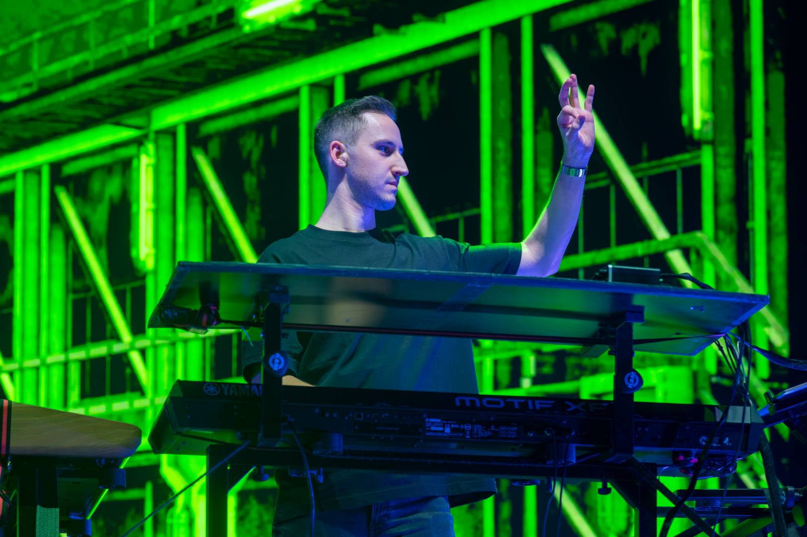 Scooter se po sedmi letech vrátil do Prahy. V doprovodu sexy tanečnic rozpohyboval O2 arenu