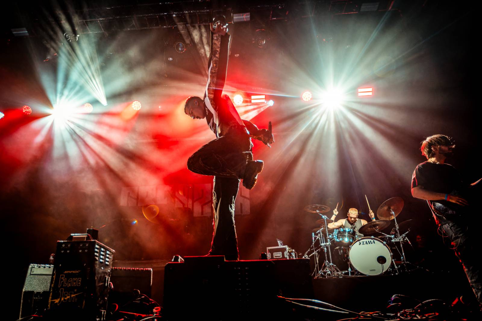 Dymytry vyrazili na podzimní turné. Jejich ohňová show ve Foru Karlín brala dech