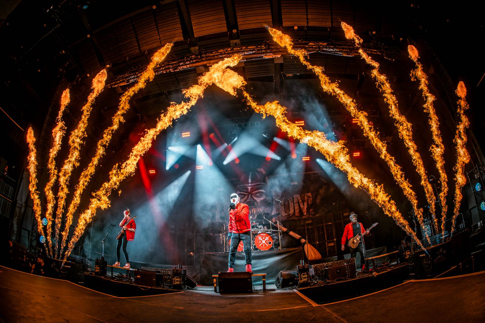 Dymytry vyrazili na podzimní turné. Jejich ohňová show ve Foru Karlín brala dech