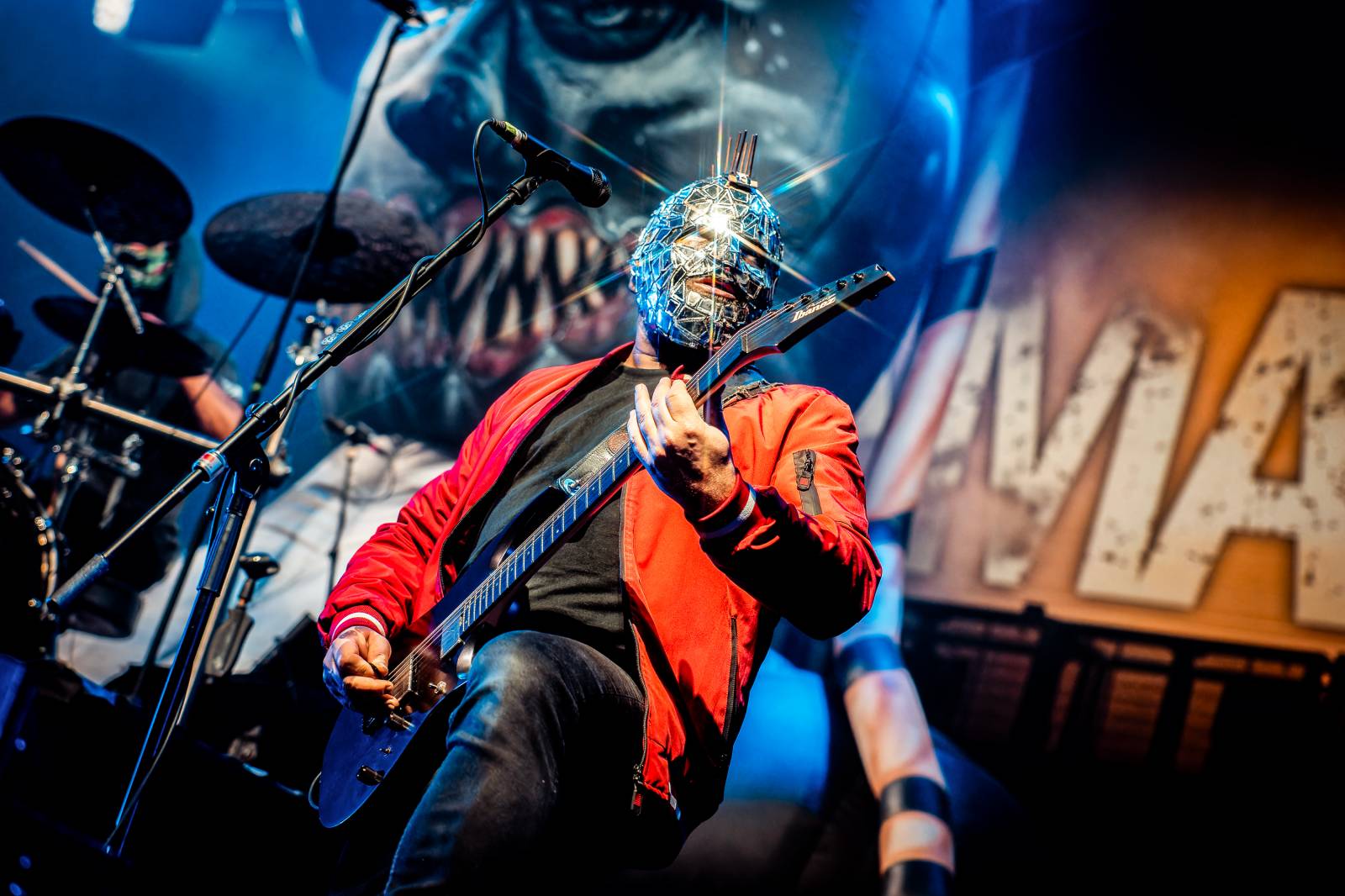 Dymytry vyrazili na podzimní turné. Jejich ohňová show ve Foru Karlín brala dech