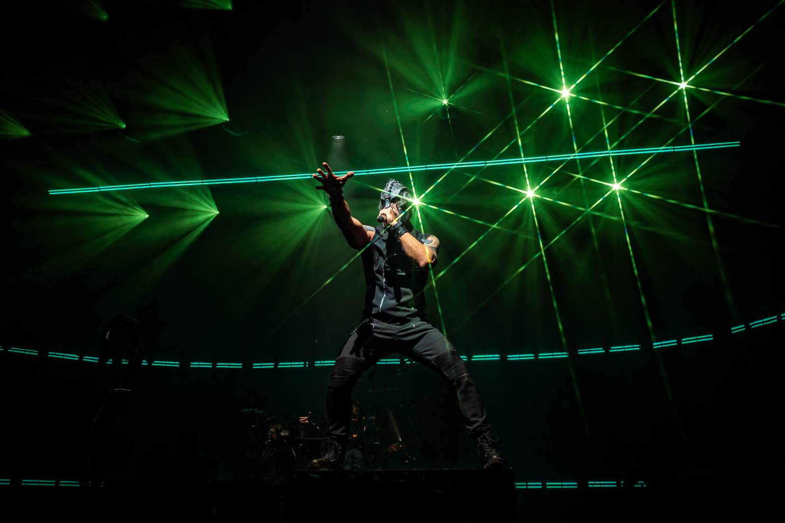 Dymytry vyrazili na podzimní turné. Jejich ohňová show ve Foru Karlín brala dech