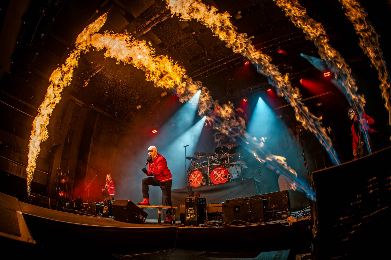 Dymytry vyrazili na podzimní turné. Jejich ohňová show ve Foru Karlín brala dech