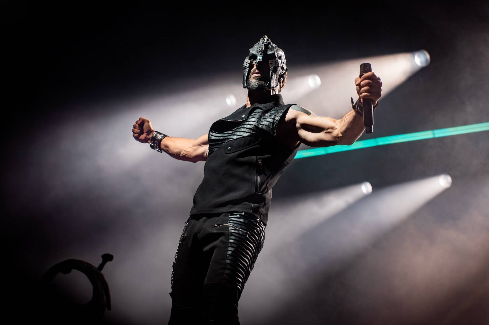 Dymytry vyrazili na podzimní turné. Jejich ohňová show ve Foru Karlín brala dech