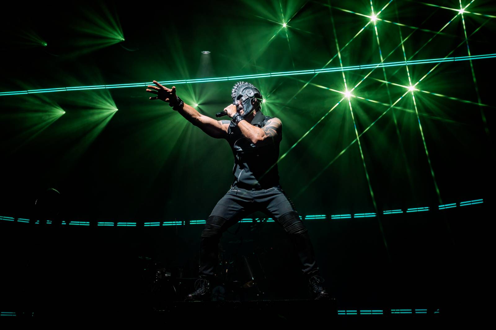 Dymytry vyrazili na podzimní turné. Jejich ohňová show ve Foru Karlín brala dech