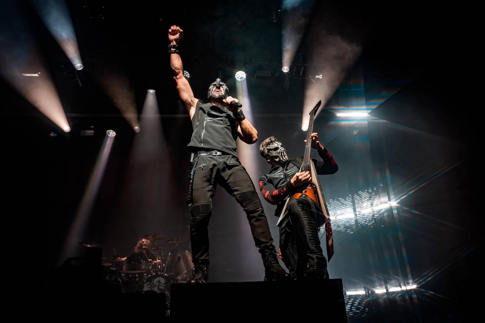 Dymytry vyrazili na podzimní turné. Jejich ohňová show ve Foru Karlín brala dech