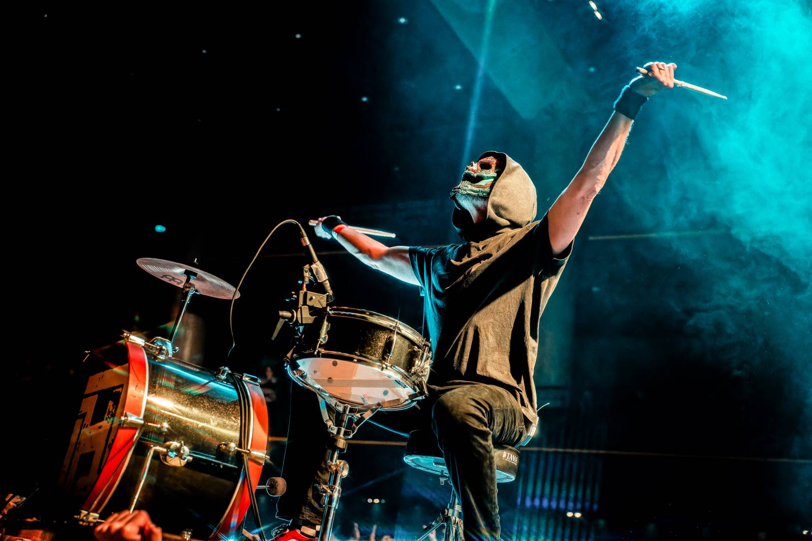 Dymytry vyrazili na podzimní turné. Jejich ohňová show ve Foru Karlín brala dech