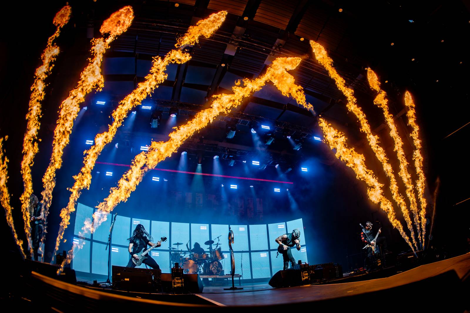 Dymytry vyrazili na podzimní turné. Jejich ohňová show ve Foru Karlín brala dech