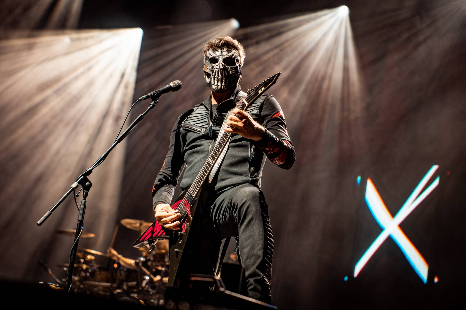 Dymytry vyrazili na podzimní turné. Jejich ohňová show ve Foru Karlín brala dech