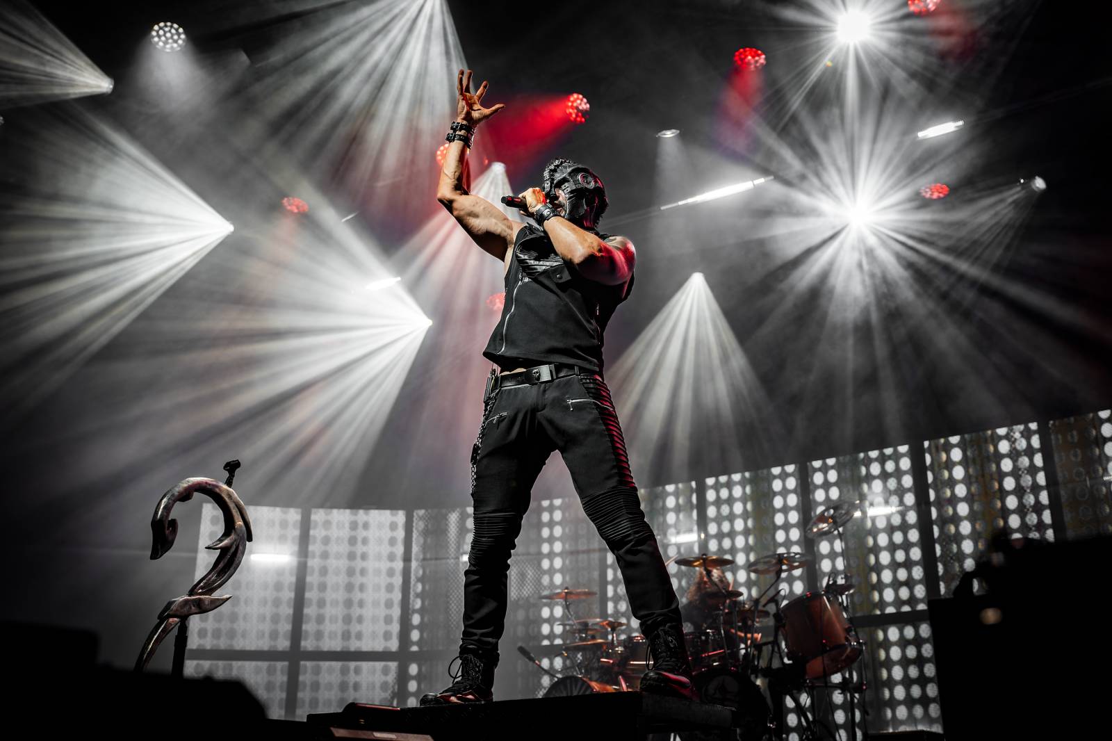 Dymytry vyrazili na podzimní turné. Jejich ohňová show ve Foru Karlín brala dech