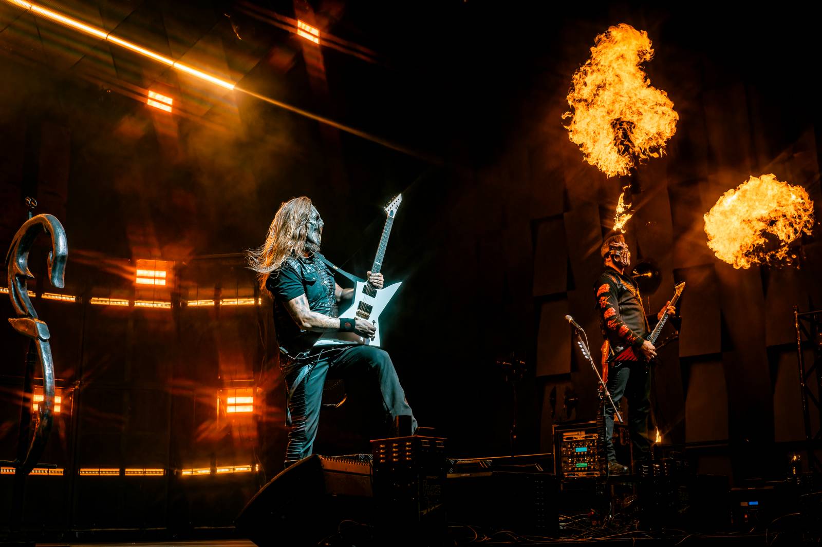 Dymytry vyrazili na podzimní turné. Jejich ohňová show ve Foru Karlín brala dech