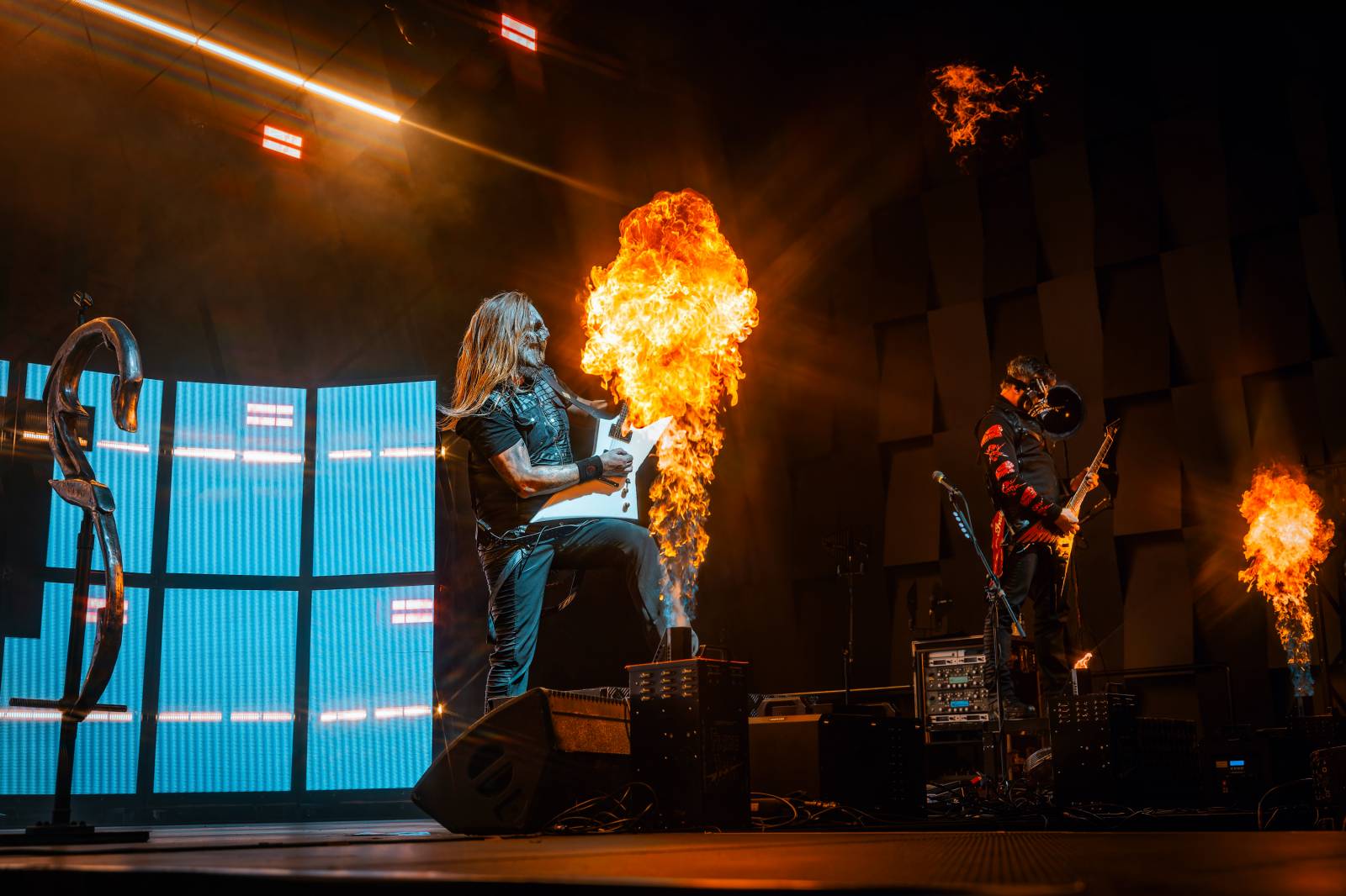 Dymytry vyrazili na podzimní turné. Jejich ohňová show ve Foru Karlín brala dech