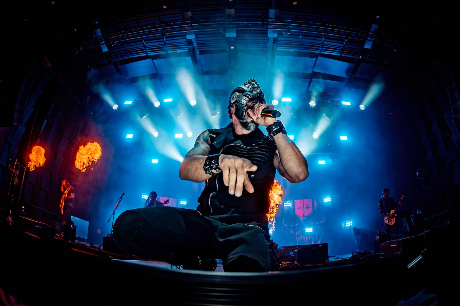 Dymytry vyrazili na podzimní turné. Jejich ohňová show ve Foru Karlín brala dech