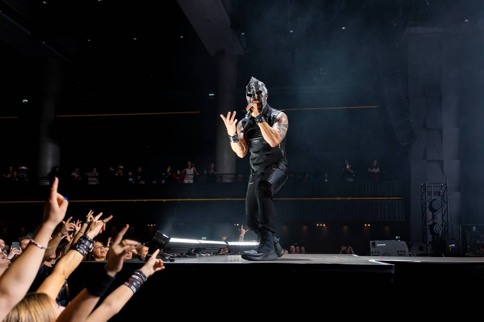 Dymytry vyrazili na podzimní turné. Jejich ohňová show ve Foru Karlín brala dech