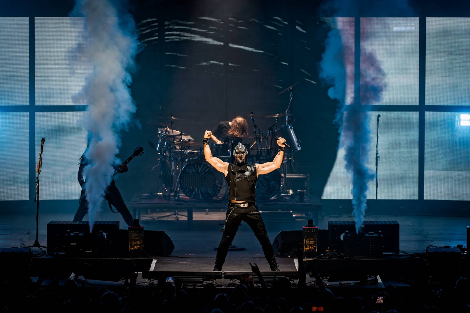 Dymytry vyrazili na podzimní turné. Jejich ohňová show ve Foru Karlín brala dech