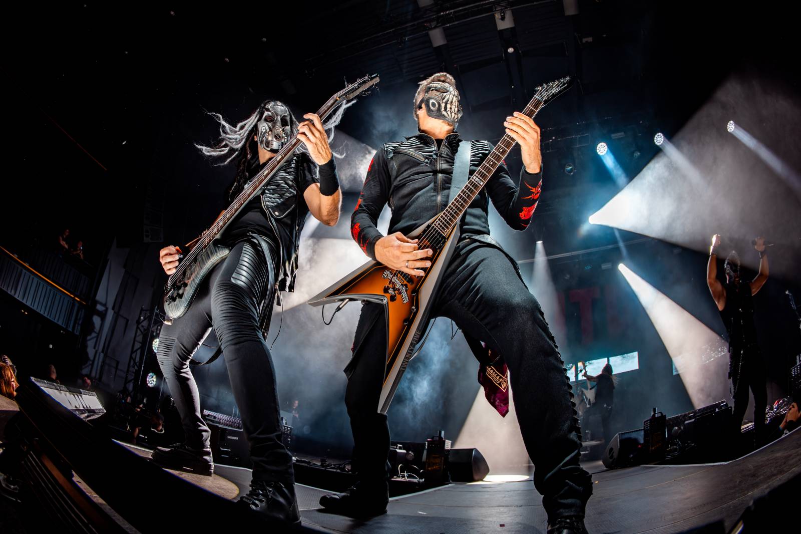 Dymytry vyrazili na podzimní turné. Jejich ohňová show ve Foru Karlín brala dech