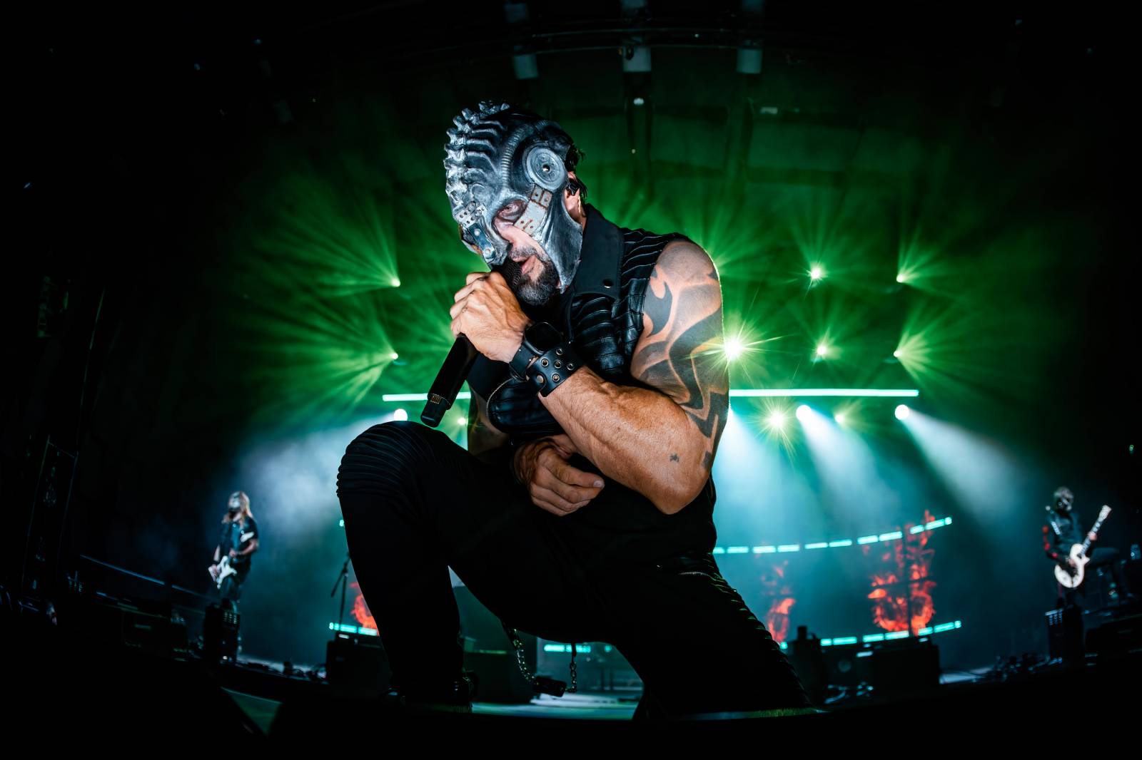 Dymytry vyrazili na podzimní turné. Jejich ohňová show ve Foru Karlín brala dech