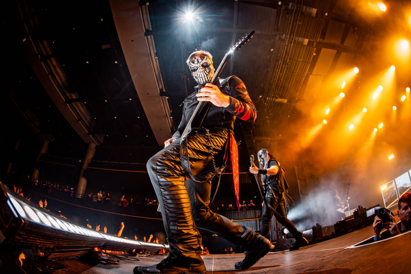 Dymytry vyrazili na podzimní turné. Jejich ohňová show ve Foru Karlín brala dech