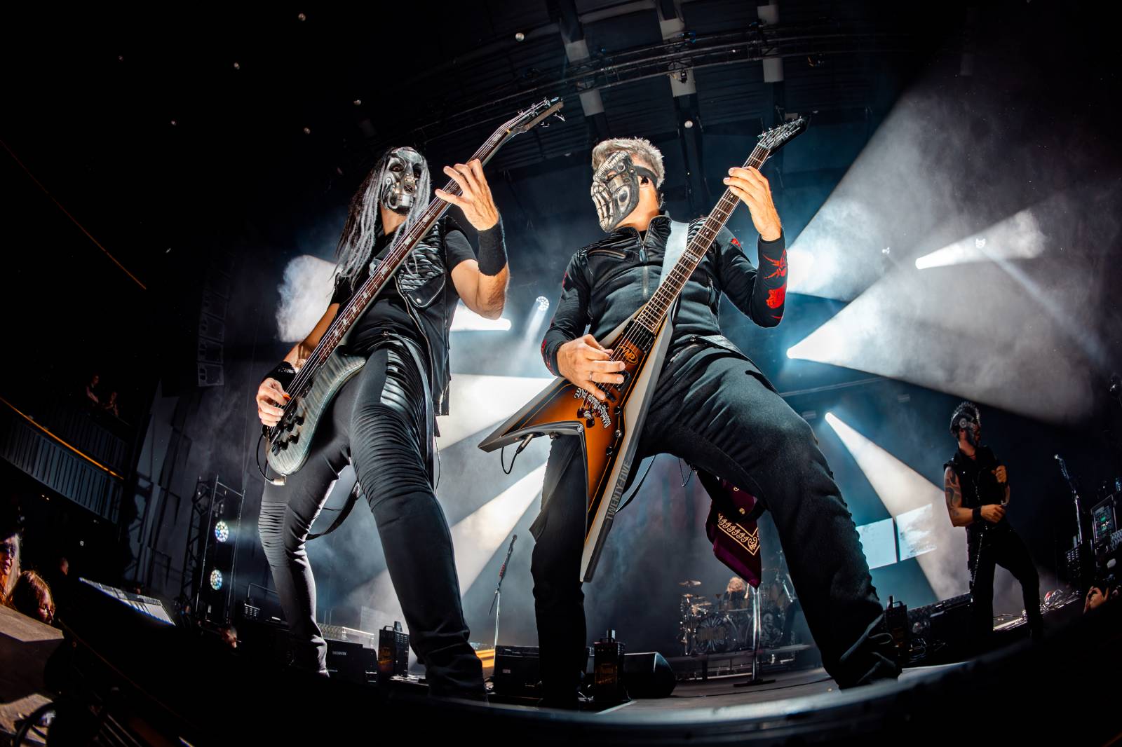 Dymytry vyrazili na podzimní turné. Jejich ohňová show ve Foru Karlín brala dech