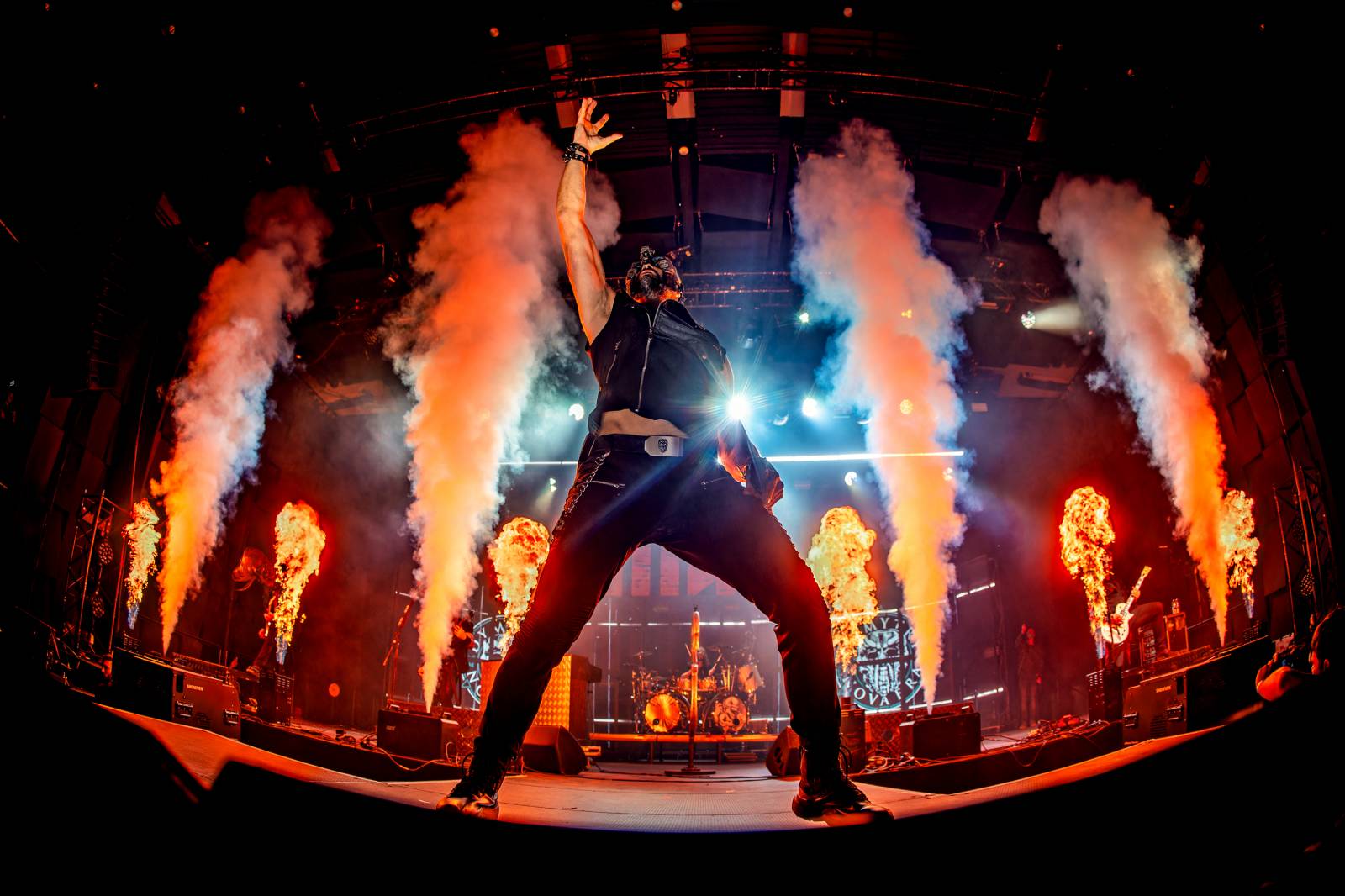 Dymytry vyrazili na podzimní turné. Jejich ohňová show ve Foru Karlín brala dech