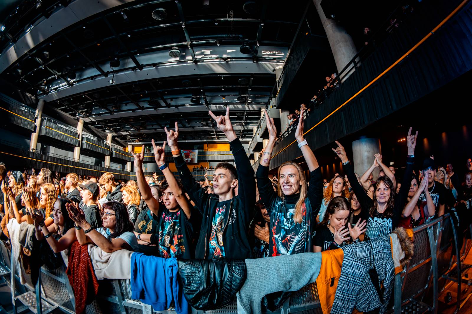 Dymytry vyrazili na podzimní turné. Jejich ohňová show ve Foru Karlín brala dech