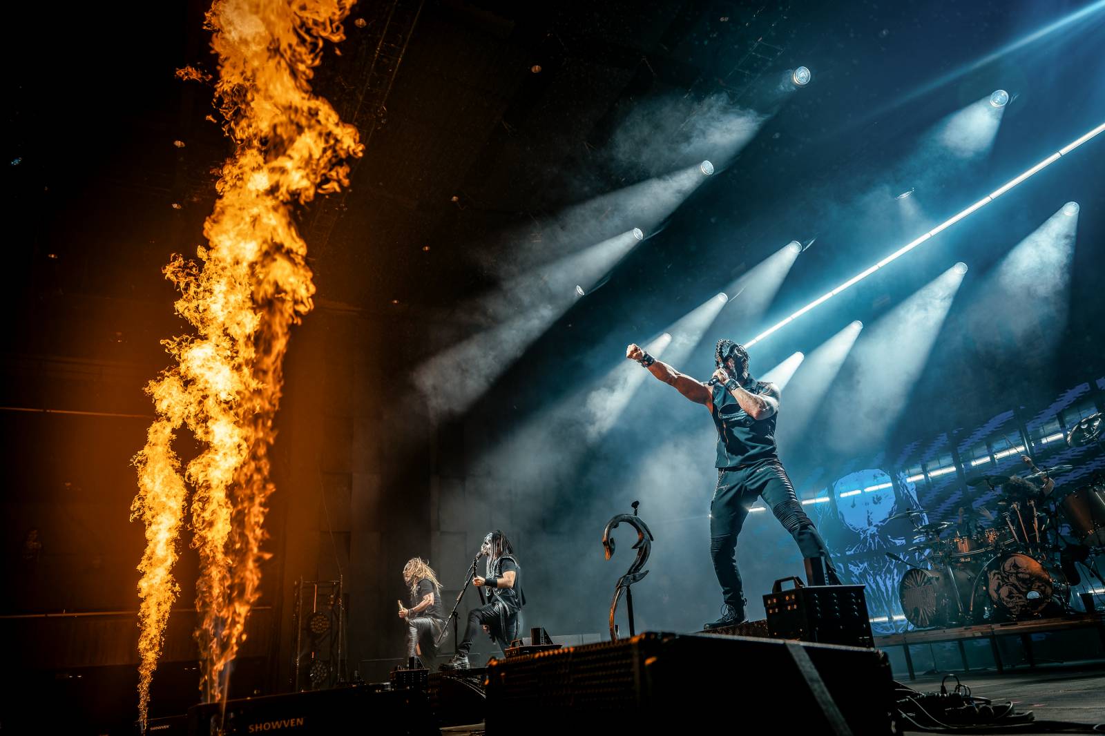 Dymytry vyrazili na podzimní turné. Jejich ohňová show ve Foru Karlín brala dech
