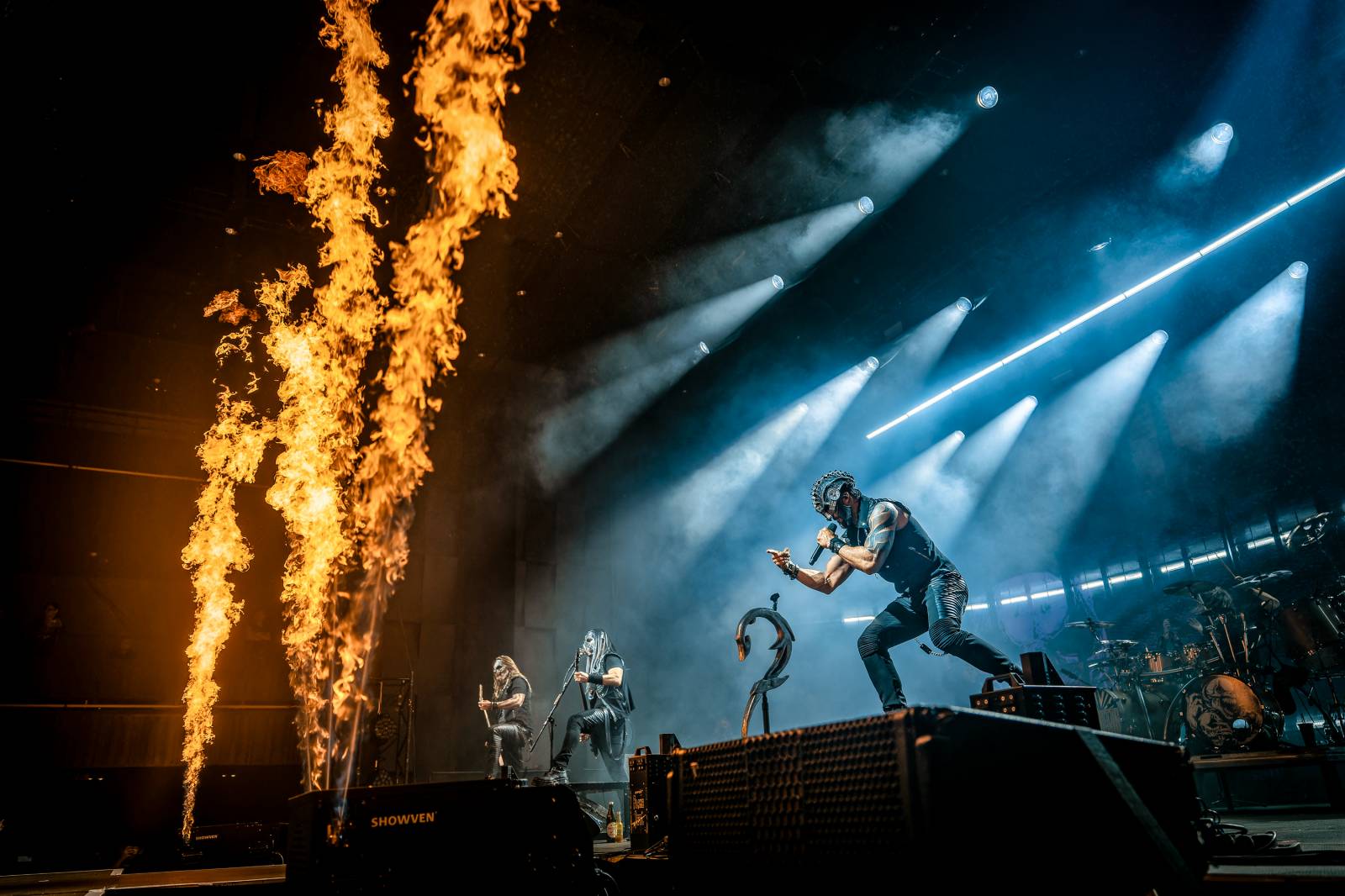 Dymytry vyrazili na podzimní turné. Jejich ohňová show ve Foru Karlín brala dech