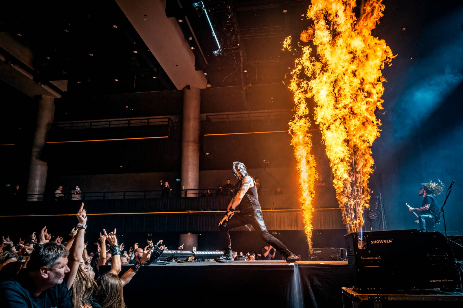 Dymytry vyrazili na podzimní turné. Jejich ohňová show ve Foru Karlín brala dech