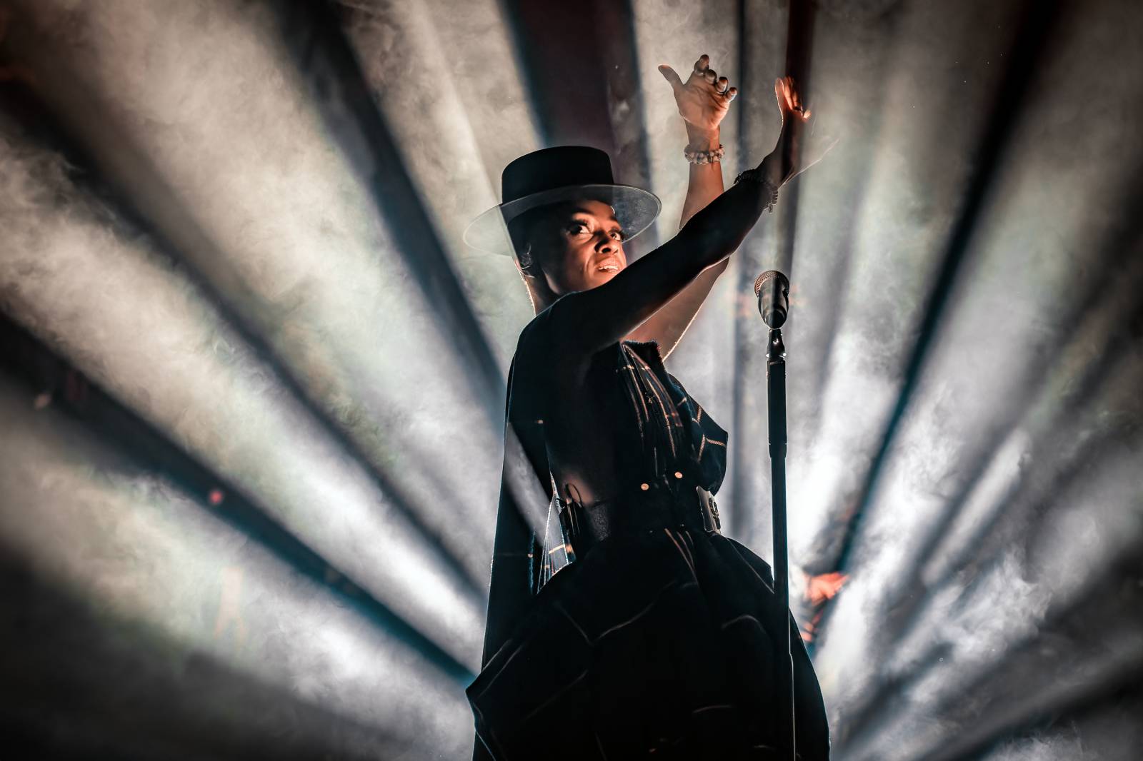 Morcheeba speciální efekty nepotřebuje. Fanoušky v SaSaZu hypnotizovala svým hlasem 