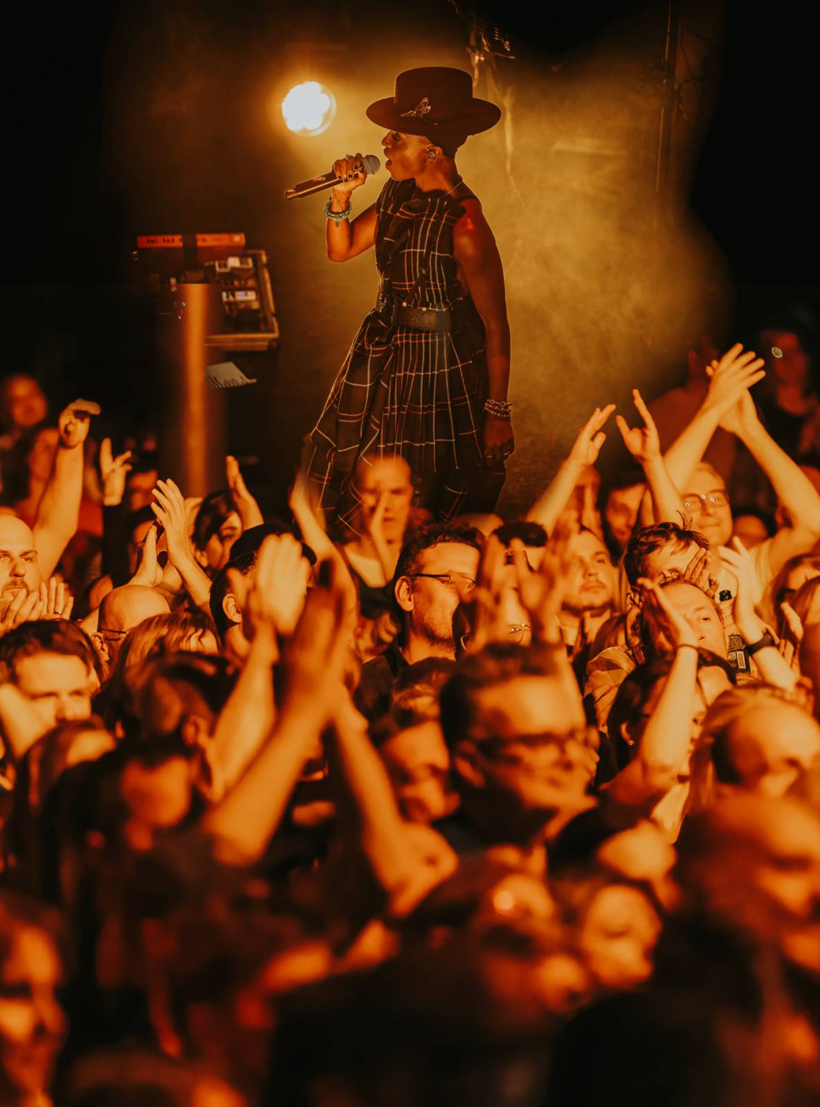 Morcheeba speciální efekty nepotřebuje. Fanoušky v SaSaZu hypnotizovala svým hlasem 