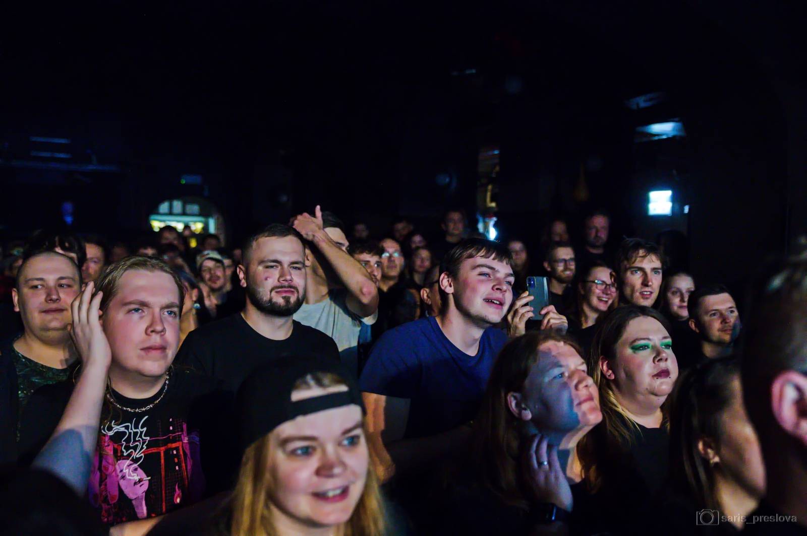 As December Falls rozeskákali pražské Futurum, předskakovali jim australší RedHook 