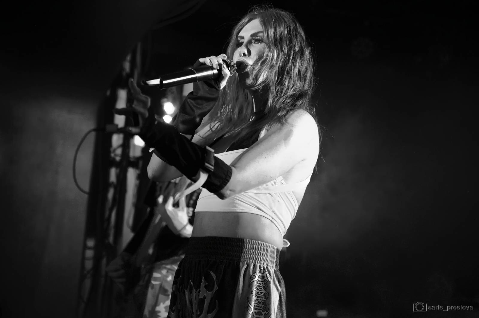 As December Falls rozeskákali pražské Futurum, předskakovali jim australší RedHook 