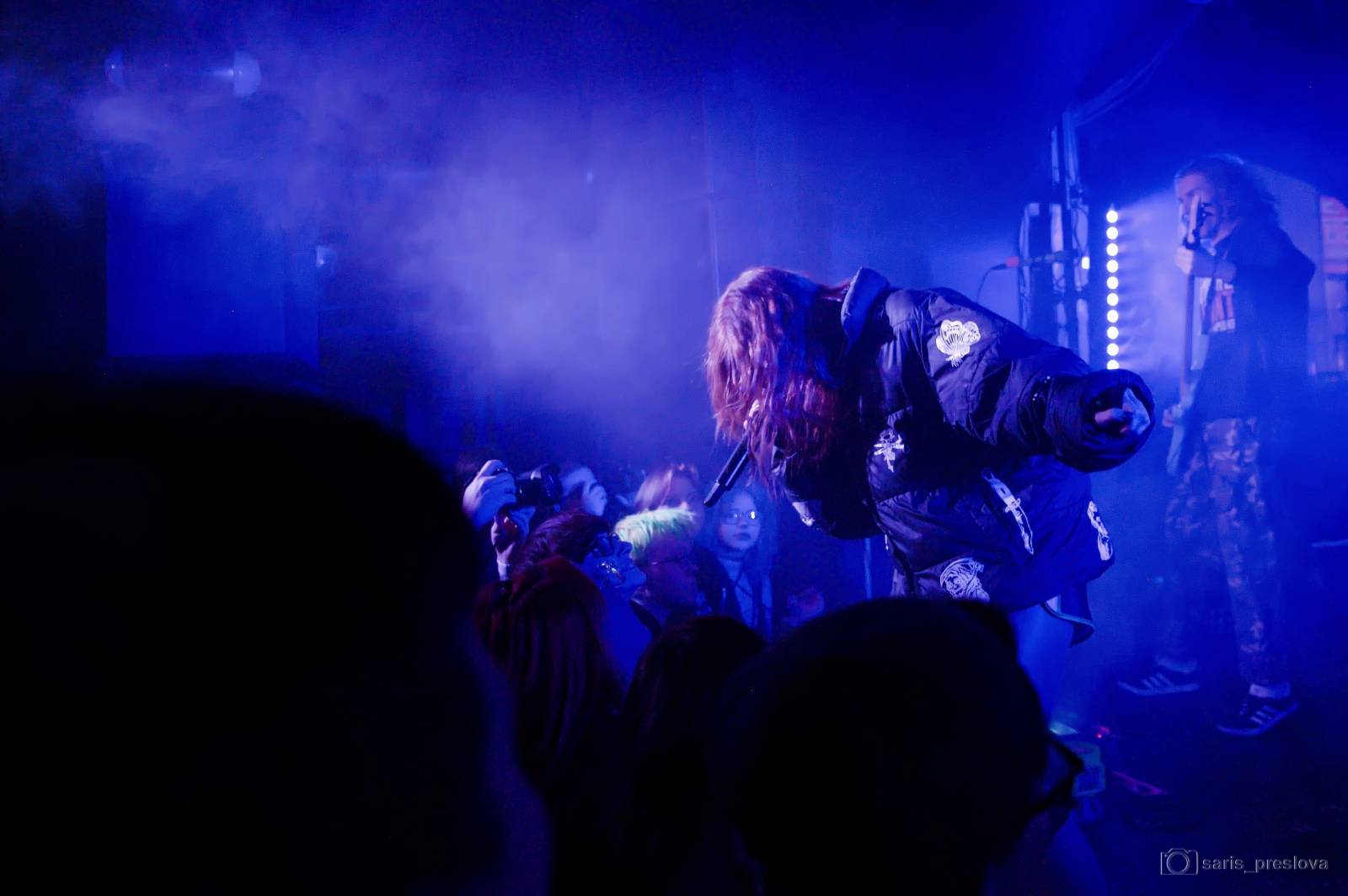 As December Falls rozeskákali pražské Futurum, předskakovali jim australší RedHook 