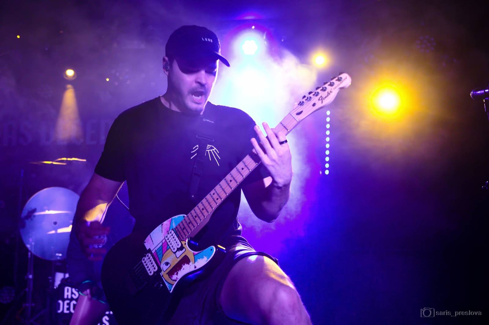 As December Falls rozeskákali pražské Futurum, předskakovali jim australší RedHook 