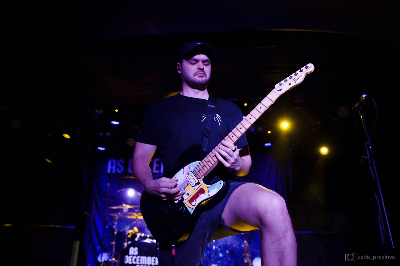 As December Falls rozeskákali pražské Futurum, předskakovali jim australší RedHook 