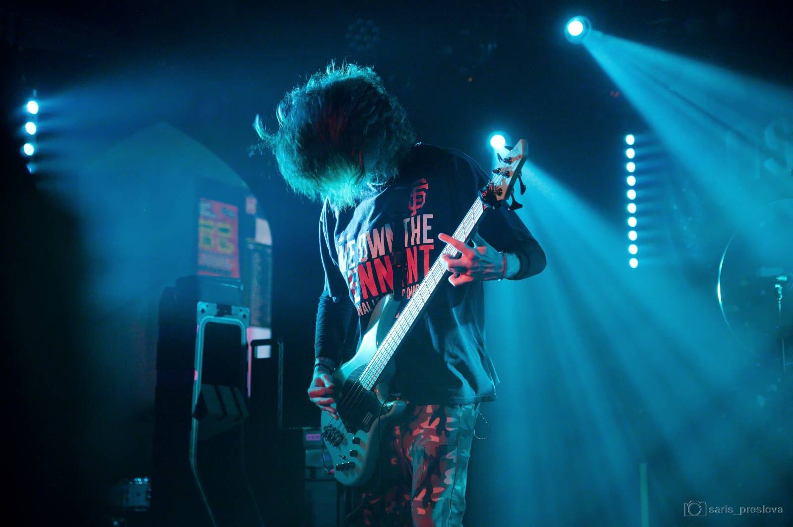 As December Falls rozeskákali pražské Futurum, předskakovali jim australší RedHook 