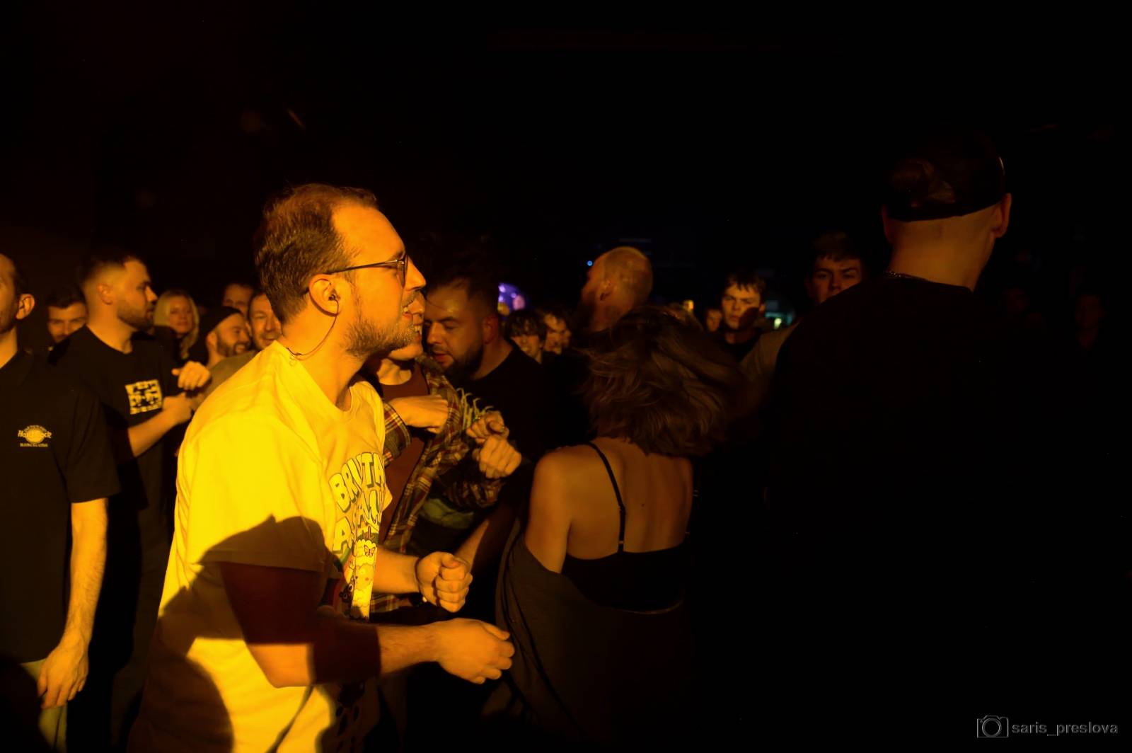 As December Falls rozeskákali pražské Futurum, předskakovali jim australší RedHook 