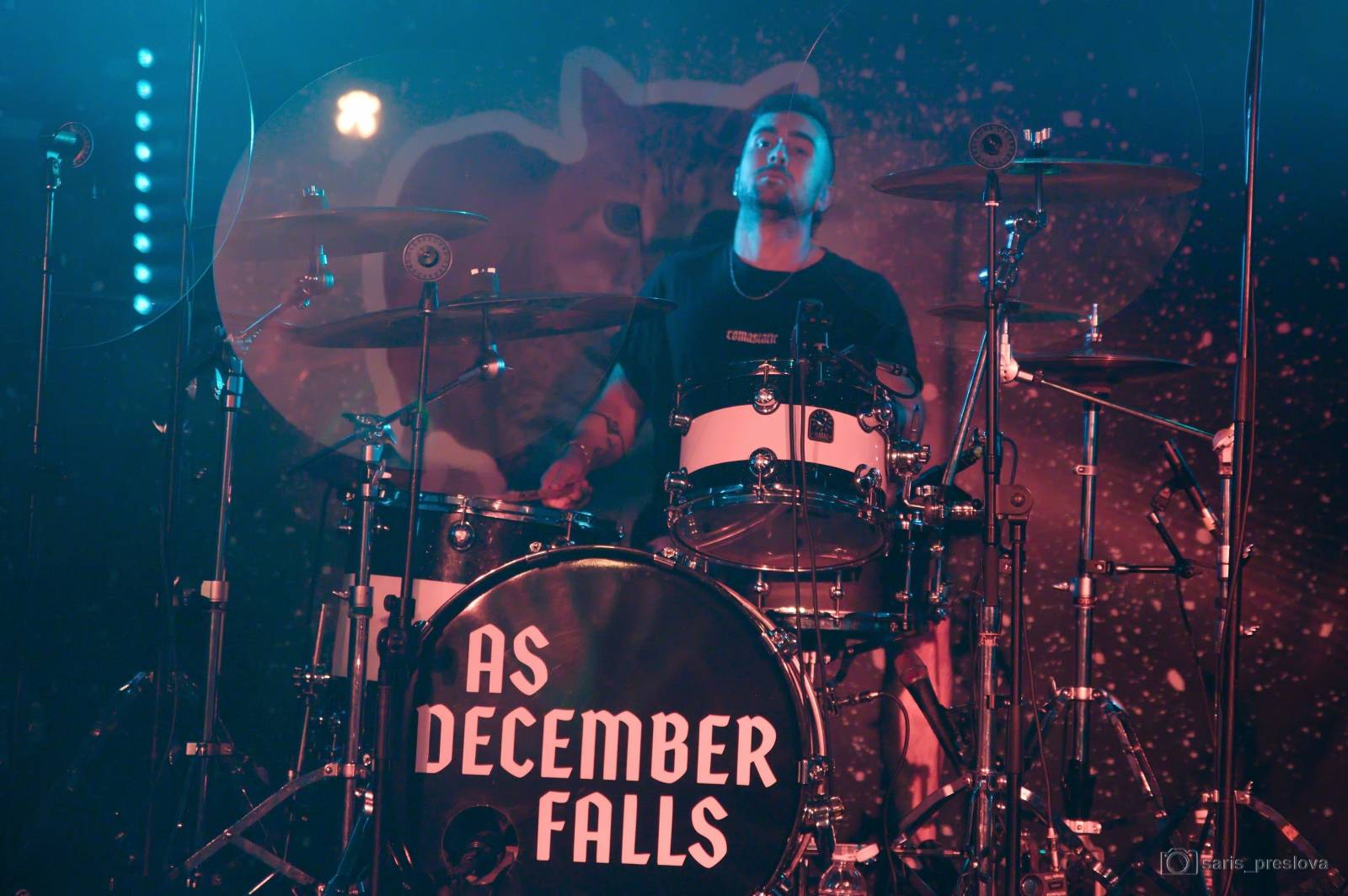 As December Falls rozeskákali pražské Futurum, předskakovali jim australší RedHook 