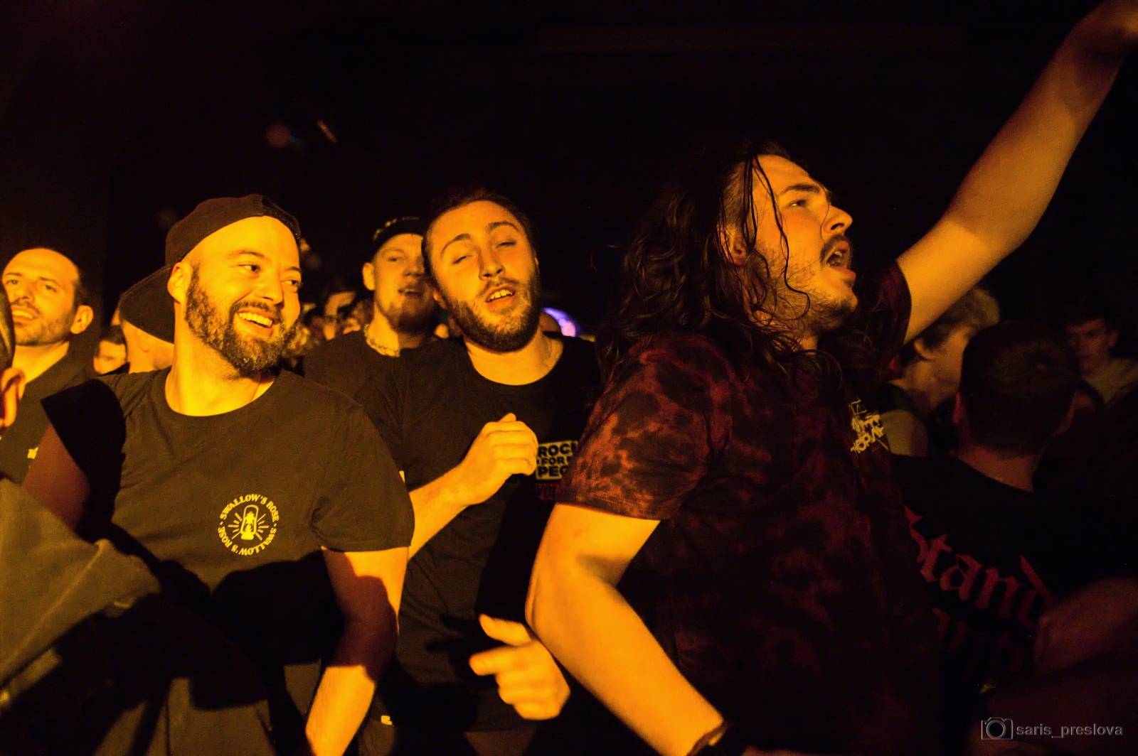 As December Falls rozeskákali pražské Futurum, předskakovali jim australší RedHook 