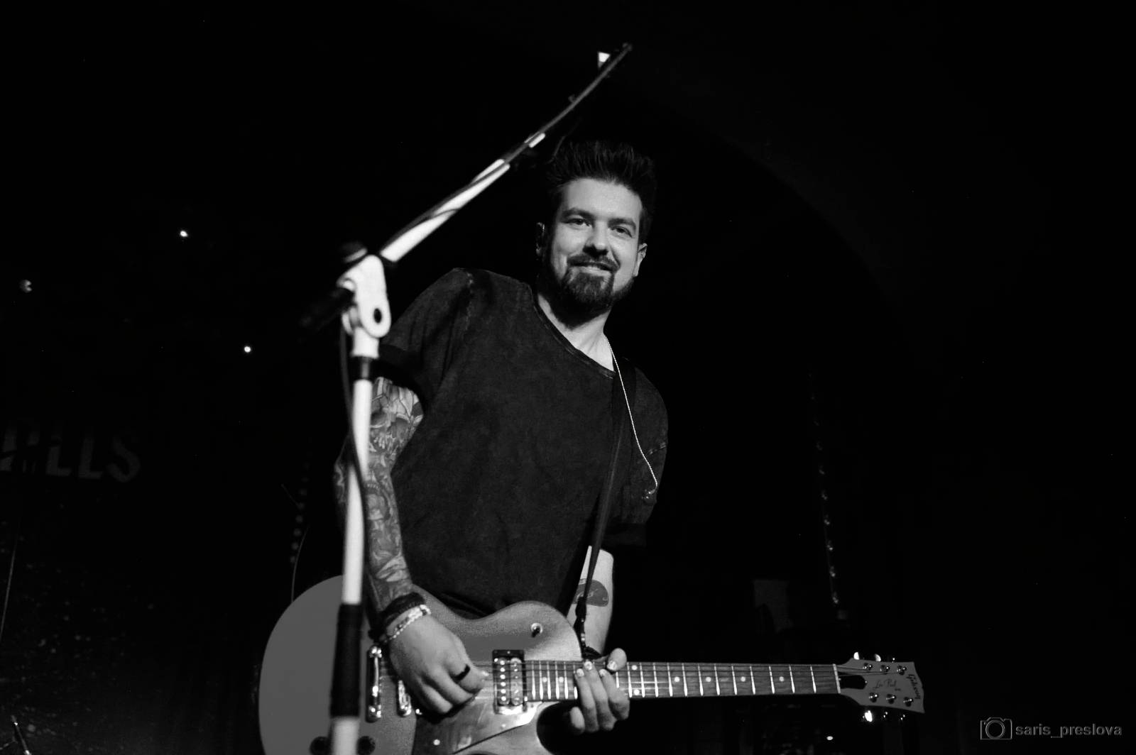 As December Falls rozeskákali pražské Futurum, předskakovali jim australší RedHook 