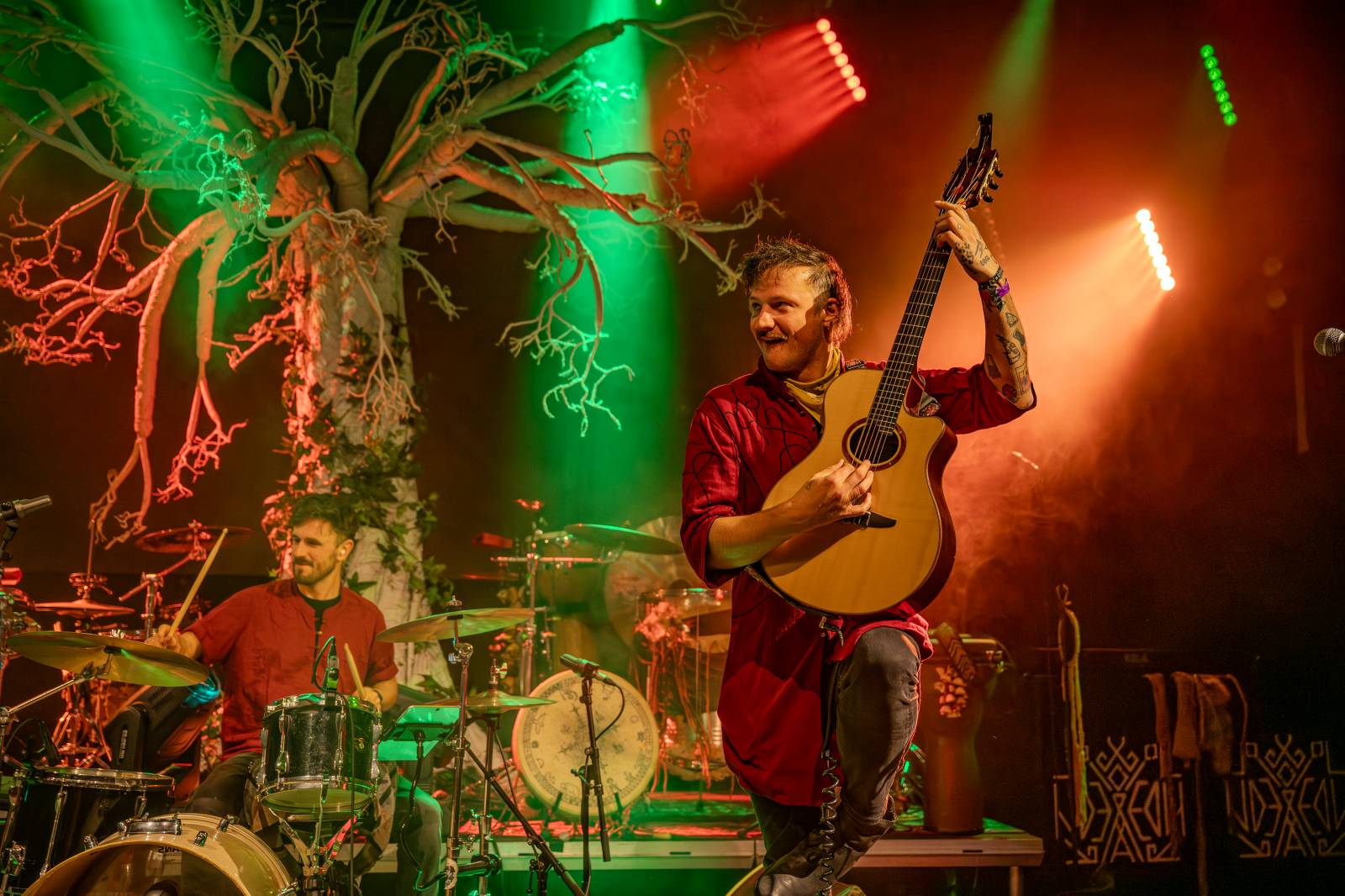 Pohanskou mytologií inspirovaní Deloraine dorazili do Prahy. Jejich hostem byli The Trouble Notes