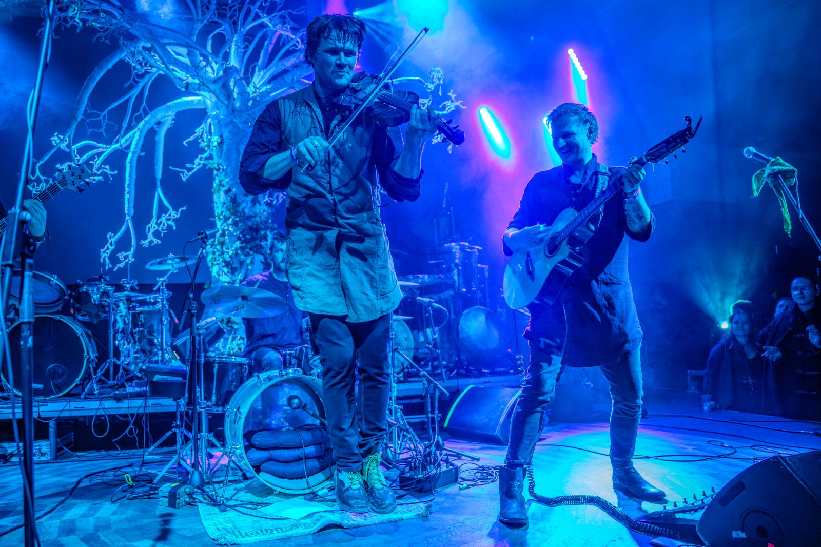 Pohanskou mytologií inspirovaní Deloraine dorazili do Prahy. Jejich hostem byli The Trouble Notes