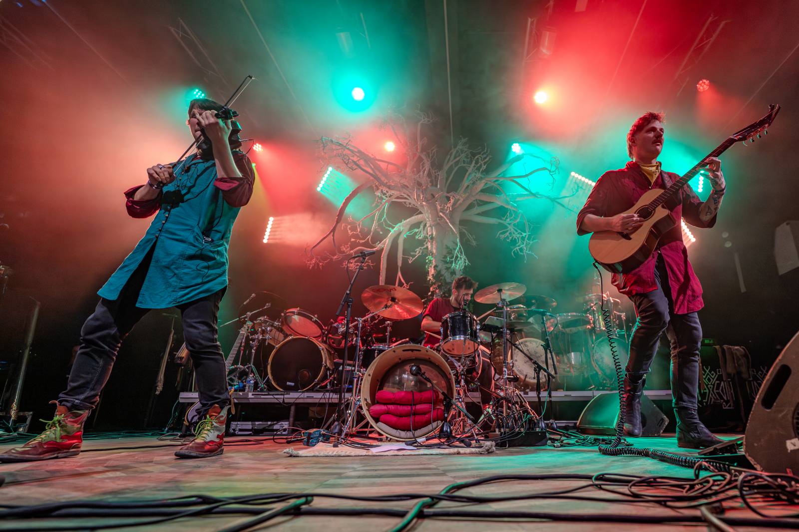 Pohanskou mytologií inspirovaní Deloraine dorazili do Prahy. Jejich hostem byli The Trouble Notes