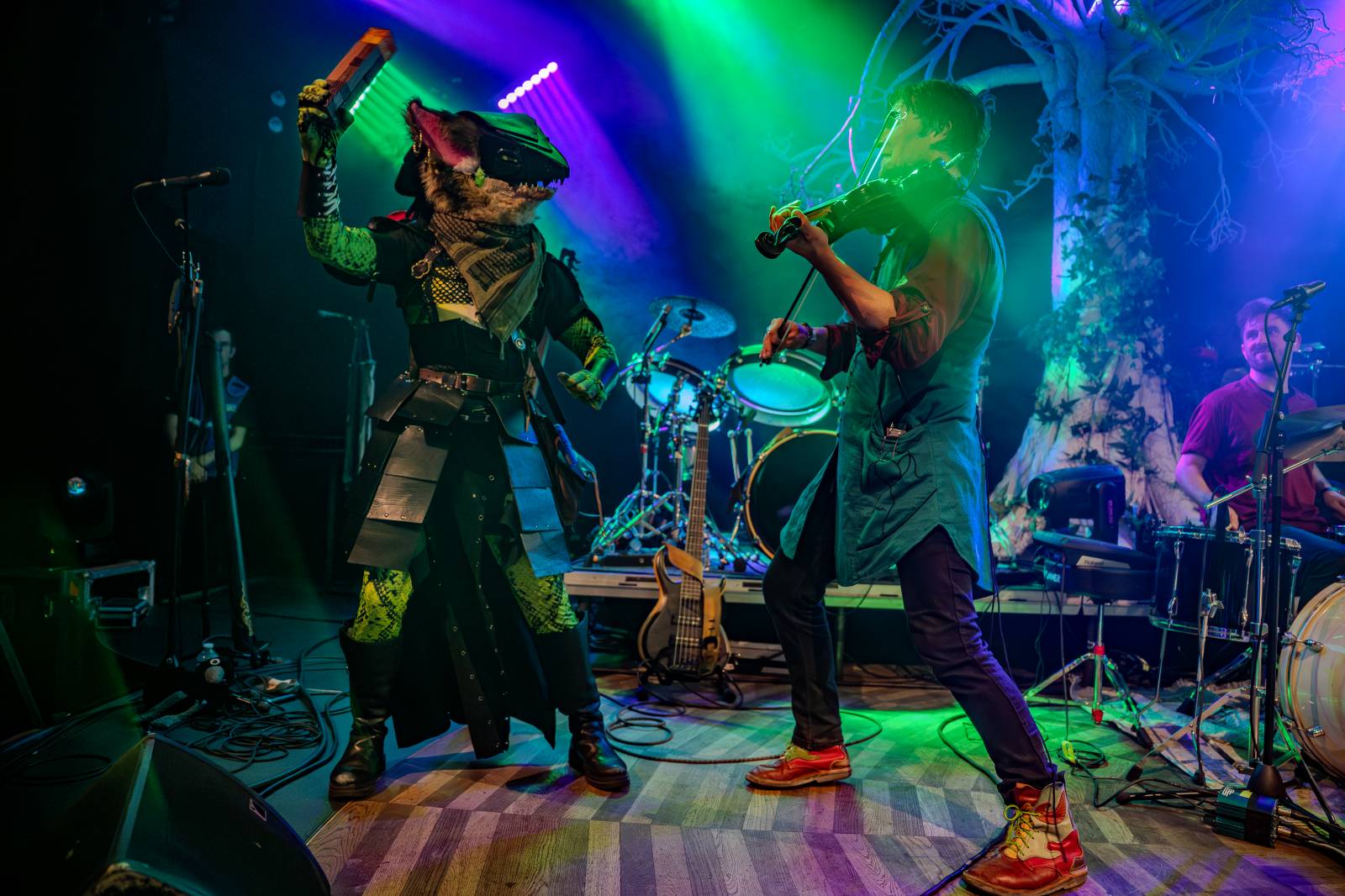 Pohanskou mytologií inspirovaní Deloraine dorazili do Prahy. Jejich hostem byli The Trouble Notes