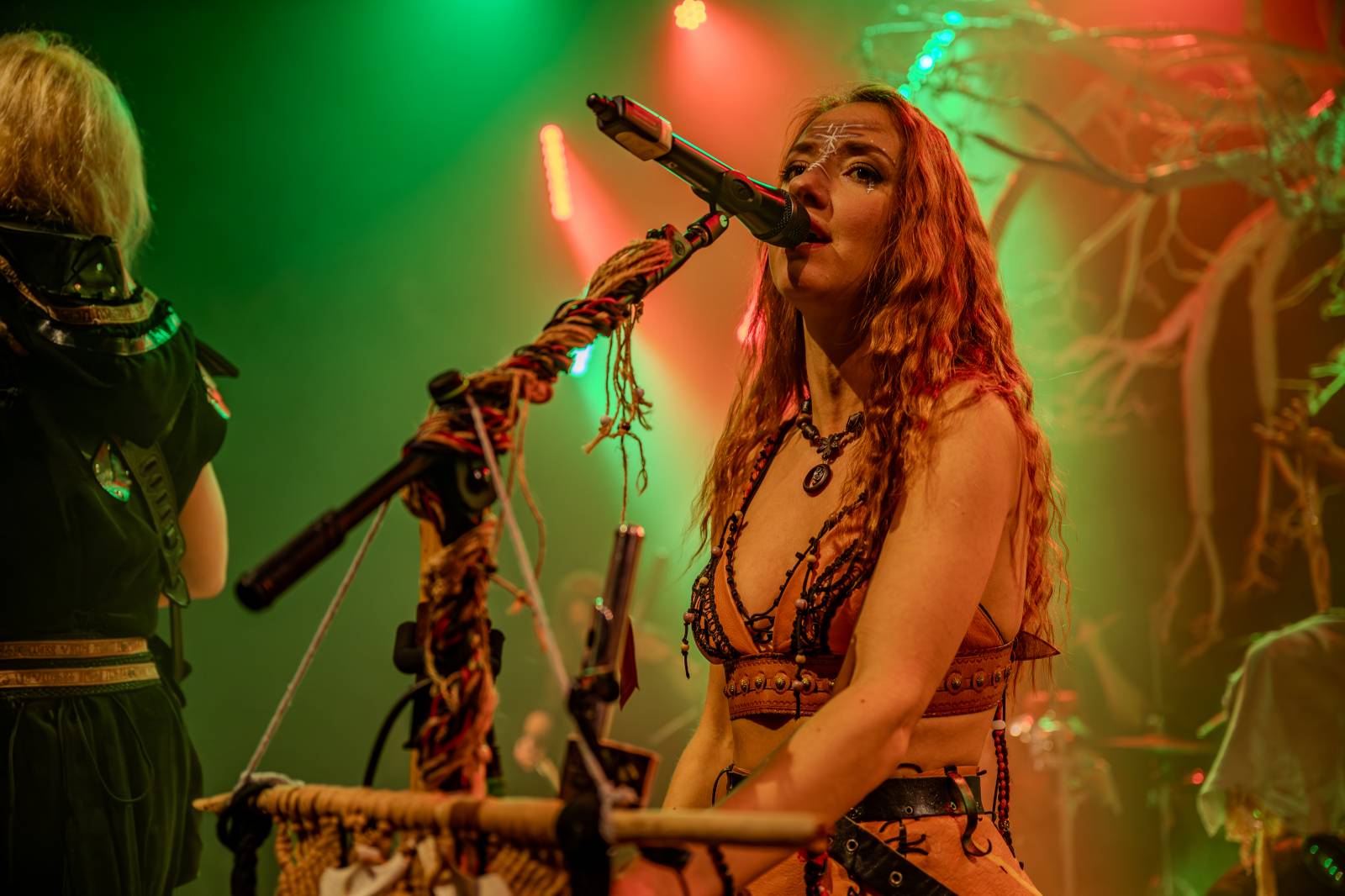 Pohanskou mytologií inspirovaní Deloraine dorazili do Prahy. Jejich hostem byli The Trouble Notes