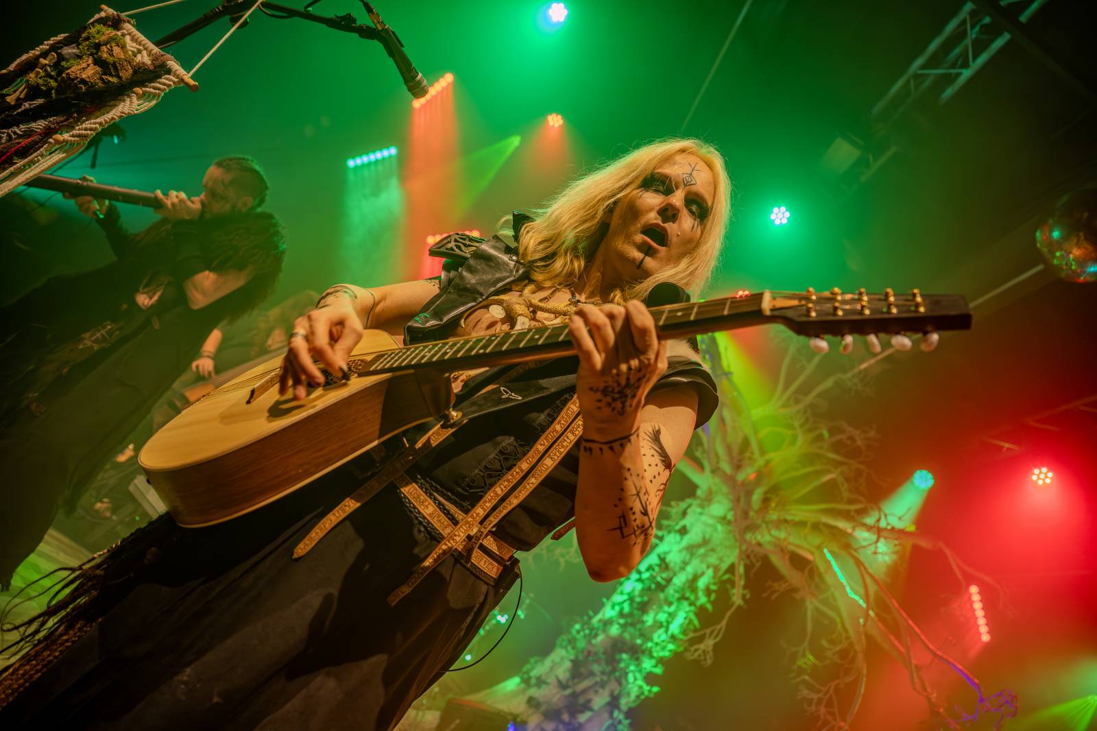 Pohanskou mytologií inspirovaní Deloraine dorazili do Prahy. Jejich hostem byli The Trouble Notes